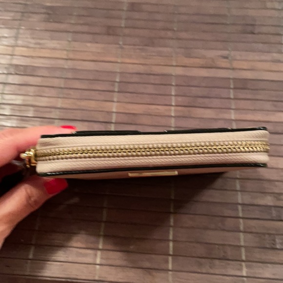 Kate Spade EUC Black & Tan Zip Around Wallet ♠️ - Picture 8 of 13